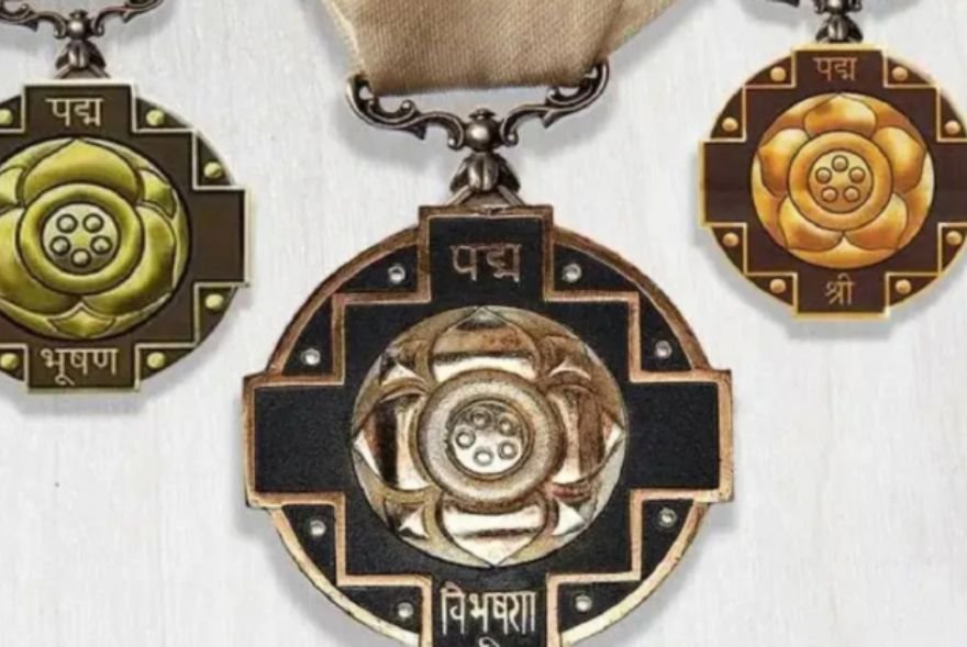 জানক পদ্মশ্ৰী, পদ্মভূষণ আৰু পদ্মবিভূষণৰ পাৰ্থক্য...কোনে লাভ কৰে এই বঁটা ?