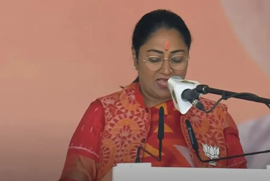 দিল্লীৰ নতুন মুখ্যমন্ত্ৰী হিচাপে শপতগ্ৰহণ ৰেখা গুপ্তাৰ...