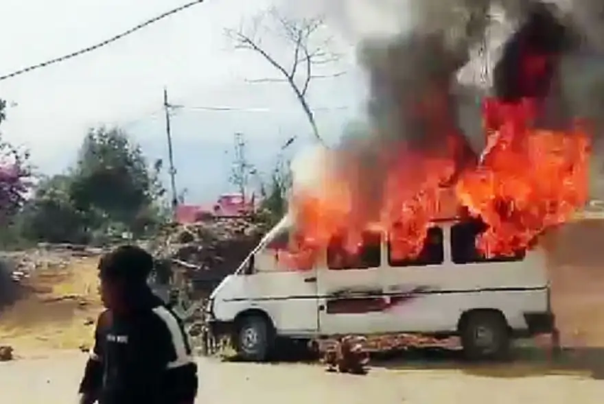 পূব ইম্ফলত মেইটেই আৰু পাম্বাই সংগঠনৰ সদস্যৰ মাজত সংঘৰ্ষ