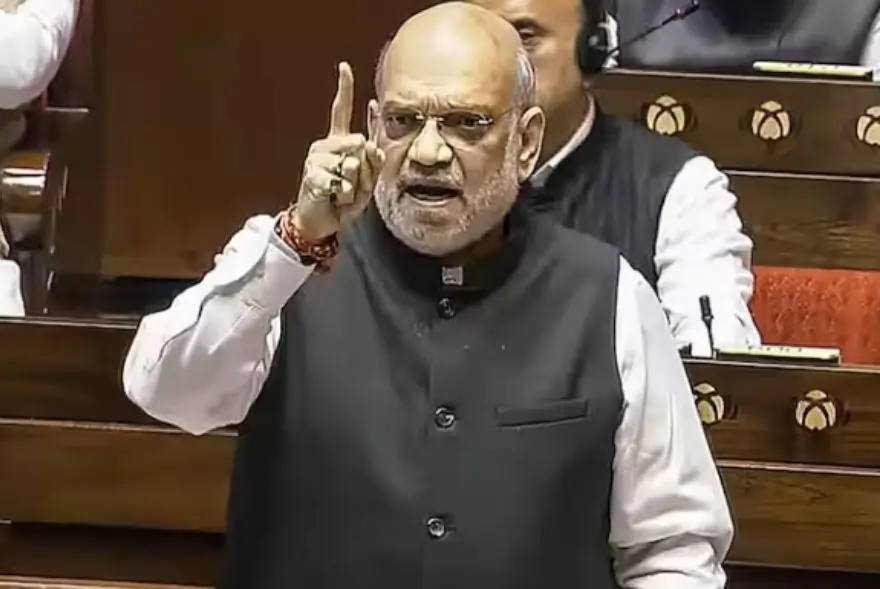 ৱাকফ সংশোধনী বিধেয়ক দাখিল কৰাৰ লগে লগে হুলস্থুলীয়া পৰিৱেশ