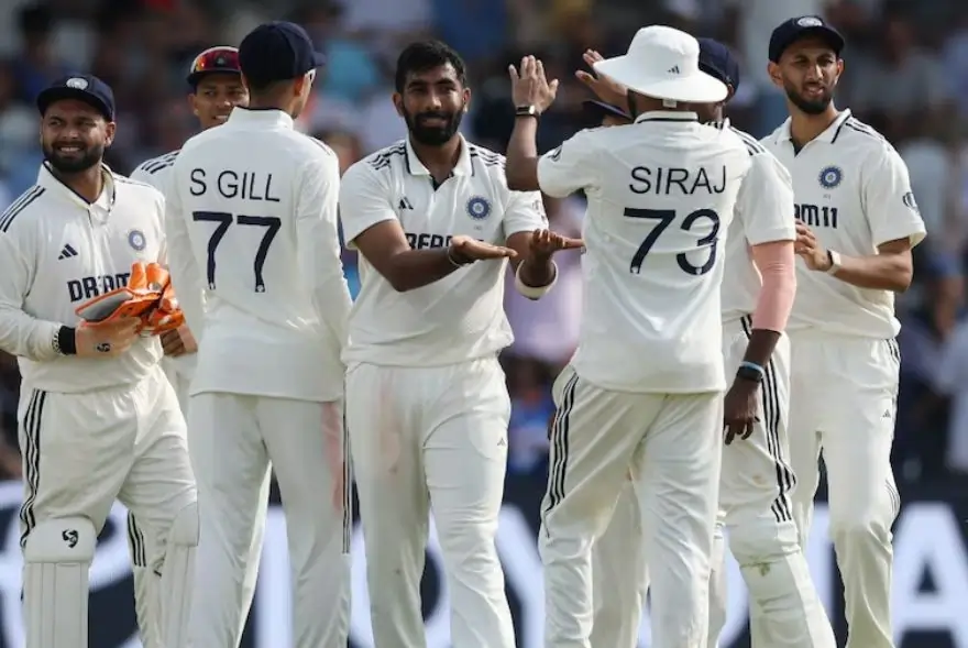 ৩ উইকেটত ২০৯ ৰান সংগ্ৰহ ইংলেণ্ডৰ