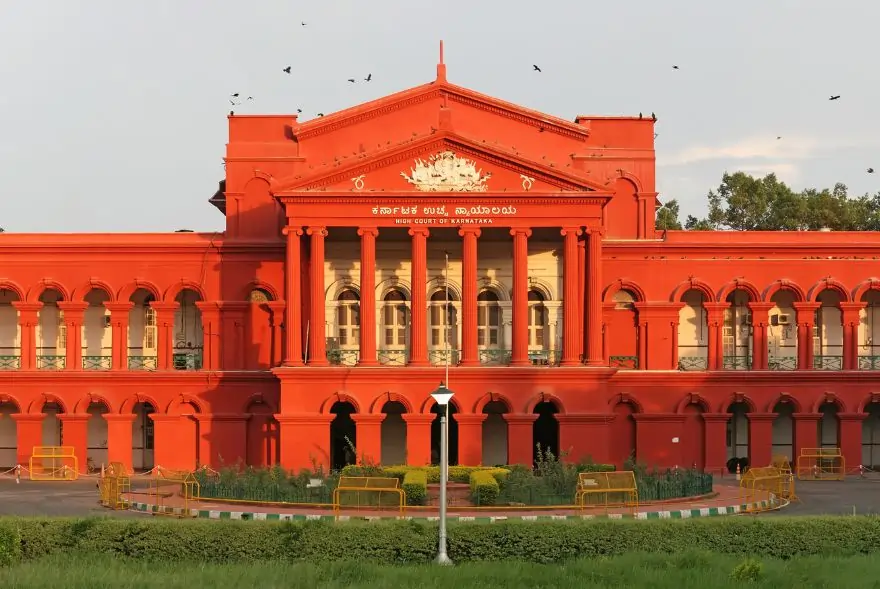 ন্যায়ালয়ে