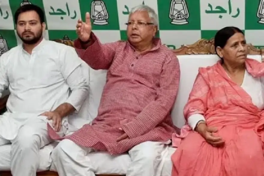 বিহাৰ নিৰ্বাচনৰ পূৰ্বে লালু পৰিয়ালৰ বাবে বৃহৎ বিপৰ্যয়...