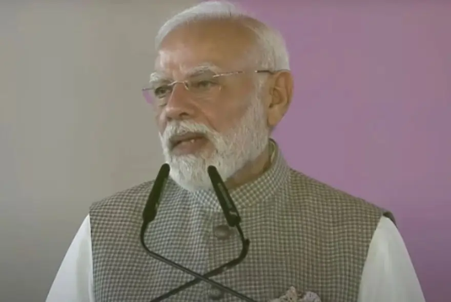 মুম্বাই আক্ৰমণৰ পিছত সন্ত্ৰাসবাদৰ সন্মুখত শিৰনত কৰিছিল কংগ্ৰেছেঃ প্ৰধানমন্ত্ৰী মোদী