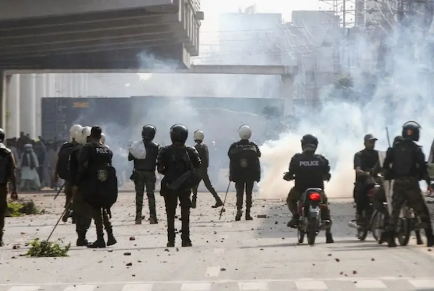 পাকিস্তানত ভয়ংকৰ পৰিস্থিতি