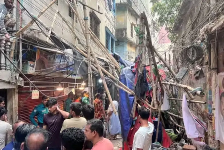 শক্তিশালী ভূমিকম্পত কঁপি উঠিল বাংলাদেশ; ৬ জনৰ মৃত্যু