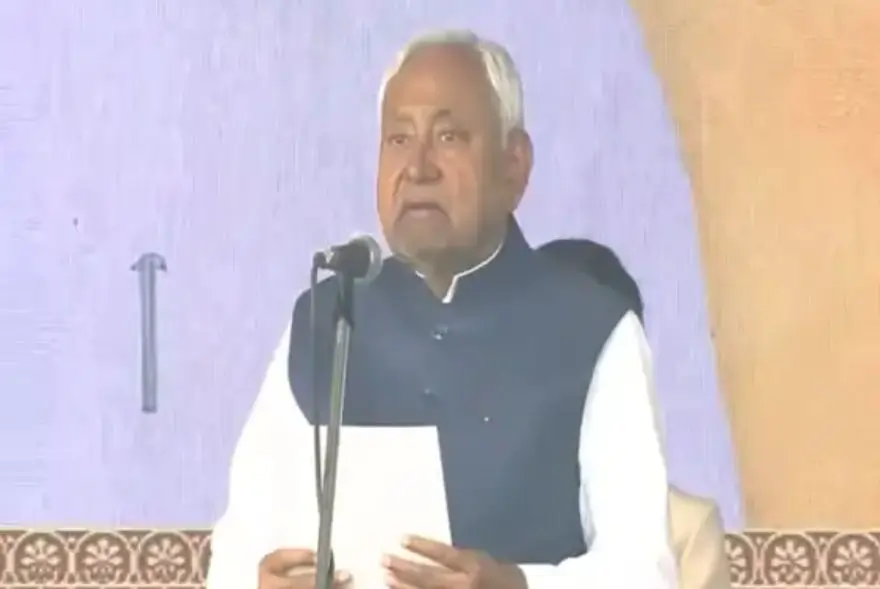 “মই নীতিশ কুমাৰ...”; দশমবাৰলৈ বিহাৰৰ মুখ্যমন্ত্ৰী হিচাপে শপতগ্ৰহণ
