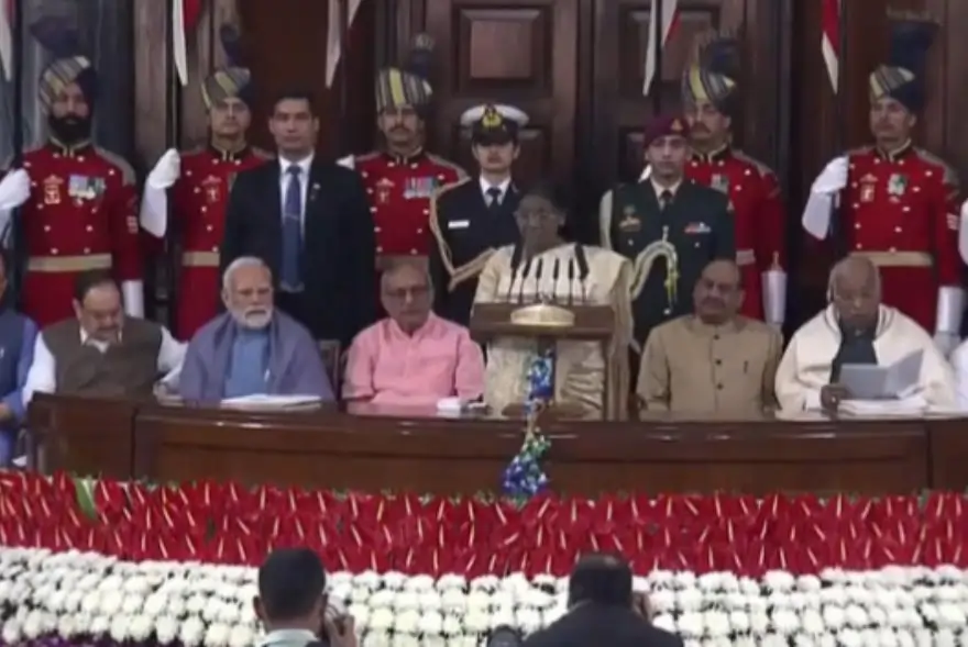 সংসদত সংবিধান দিৱস সমাৰোহ; ৰাষ্ট্ৰপতিৰ নেতৃত্বত সংবিধানৰ প্ৰস্তাৱনা পাঠ