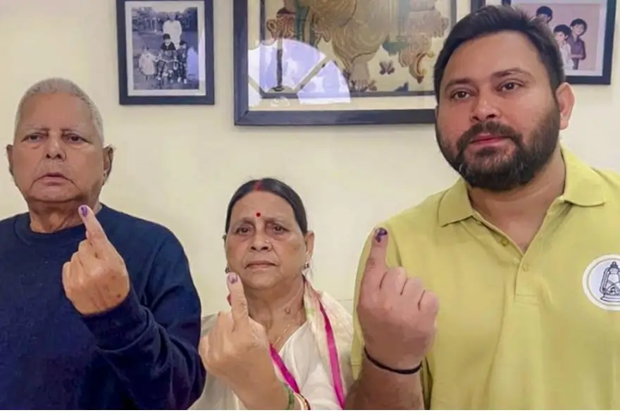 “তাৱাত ৰুটী লুটিয়াই থাকিব লাগে,নহ’লে জ্বলি যাব”; ভোটদানৰ পিছত লালু প্ৰসাদ যাদৱৰ বিশেষ টুইট