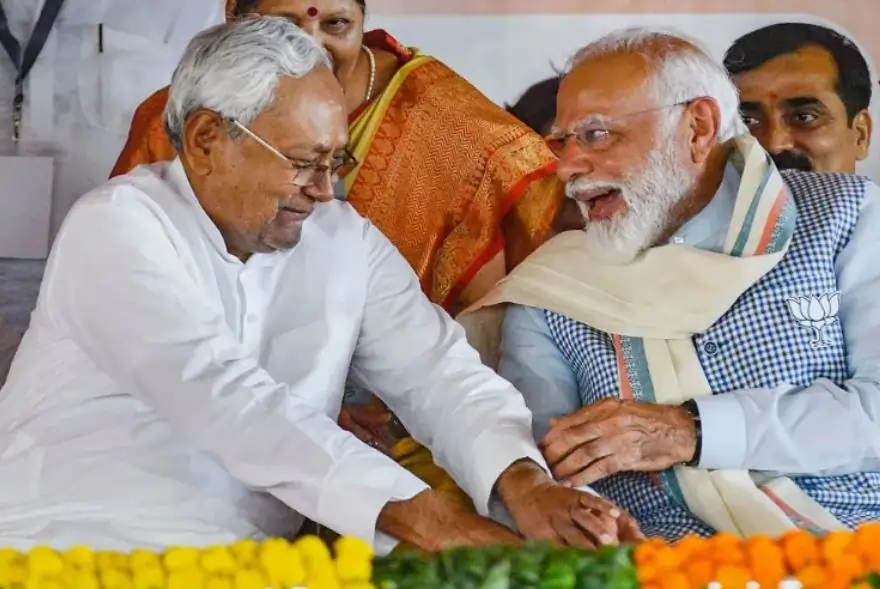 প্ৰাৰম্ভিক পৰ্যায়তেই NDA এ পাৰ কৰিলে মেজিক নম্বৰ; আগবাঢ়িছে ১২২খনতকৈ অধিক আসনত