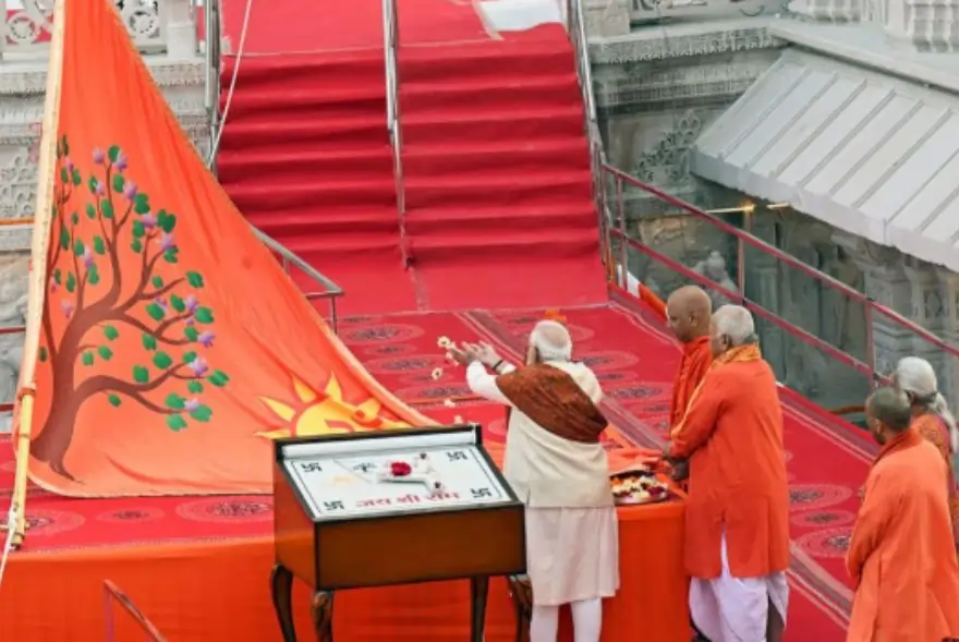 গণতন্ত্ৰ আমাৰ ডি এন এত আছে… ৰাম মন্দিৰৰ ধ্বজাৰোহণ কৰি ক’লে প্ৰধানমন্ত্ৰী মোদীয়ে
