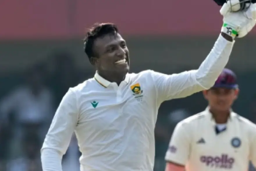গুৱাহাটী টেষ্টত দক্ষিণ আফ্ৰিকাৰ ৰানৰ পাহাৰ; মুথুস্বামীৰ শতক