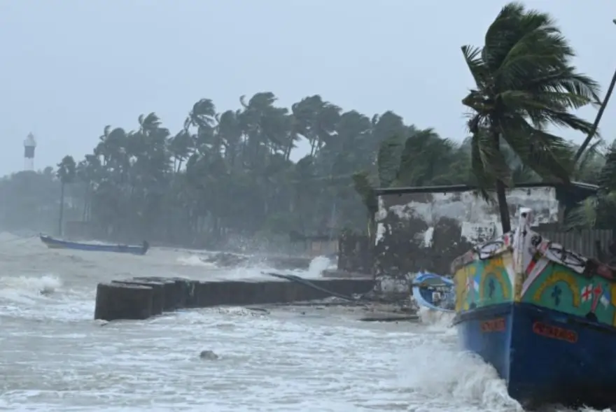 শ্ৰীলংকাত দিটৱাহৰ তাণ্ডৱ; অপাৰেচন সাগৰ বন্ধুৰ জৰিয়তে সহায়ৰ হাত ভাৰতৰ