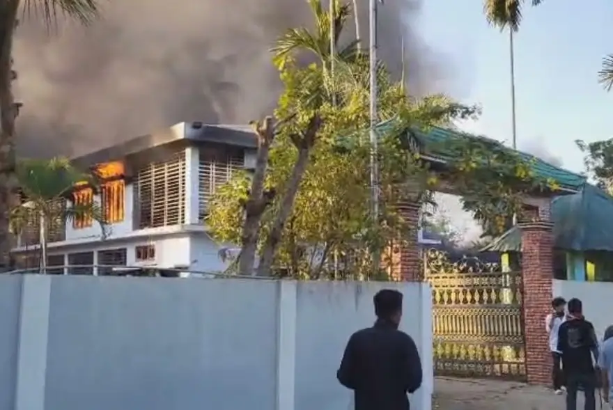 কাৰ্বি আংলঙৰ খেৰণিত উত্তেজনা… মুখ্য কাৰ্যবাহী তুলিৰাম ৰংহাঙৰ বাসগৃত অগ্নিসংযোগ