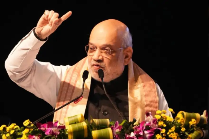 এটা এটাকৈ অসমৰ পৰা অবৈধ বাংলাদেশীক খেদি পঠিওৱা হ'ব… অবৈধ অনুপ্ৰৱেশকাৰীক কঠোৰ সকীয়নি গৃহমন্ত্ৰী অমিত শ্বাহৰ