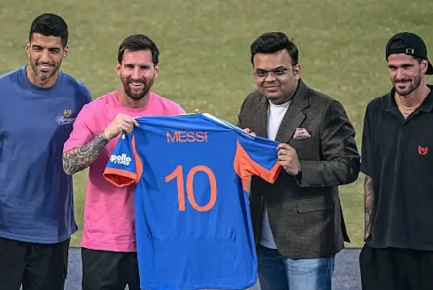 ফুটবল কিংবদন্তি লিয়নেল মেছিক টিম ইণ্ডিয়াৰ জাৰ্চি উপহাৰ দিলে জয় শ্বাহে, টি-২০ বিশ্বকাপলৈয়ো জনালে নিমন্ত্ৰণ