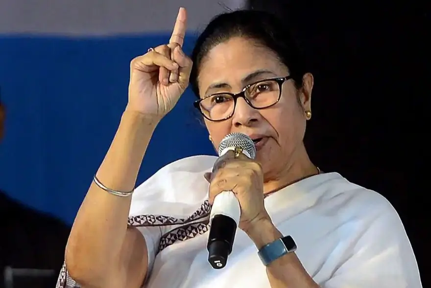 'আজি ক্ষমতাত আছে, কাইলৈ নাথাকিবও পাৰে...'; মোদী চৰকাৰক গৰ্জন মমতা বেনাৰ্জীৰ