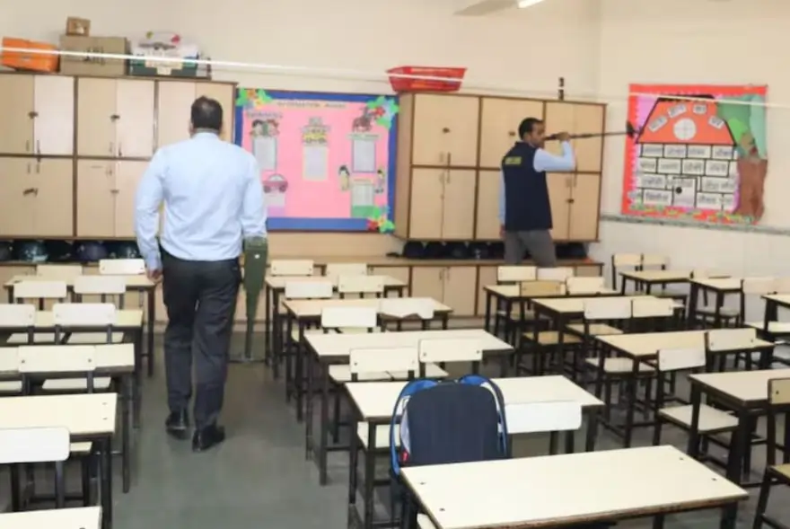 নয়ডাৰ কেইবাখনো বিদ্যালয়ত বোমাৰে উৰুৱাই দিয়াৰ ভাবুকি...