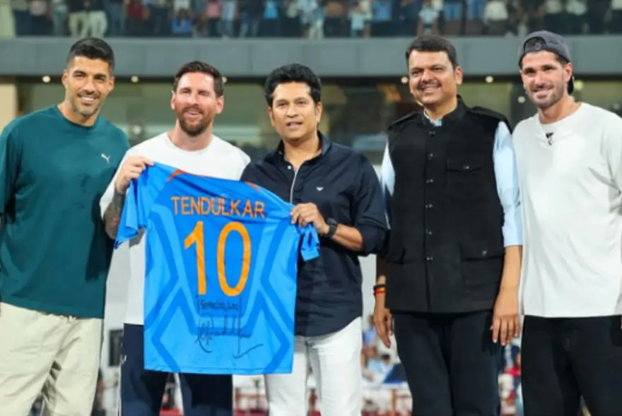 ৱাংখেড়েত শচীন আৰু মেছিৰ যুগলবন্দী… সোণালী মুহূৰ্ত বুলি অভিহিত মাষ্টাৰ ব্লাষ্টাৰৰ