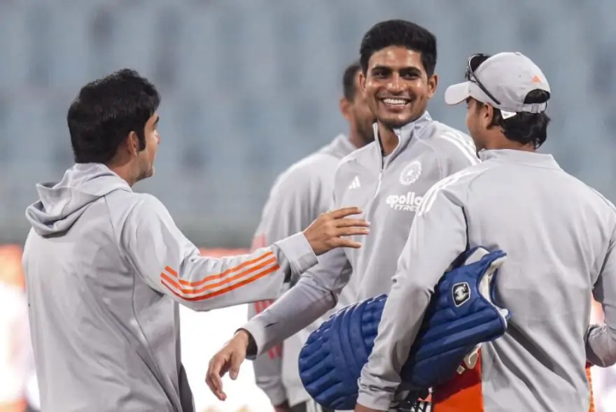 আহমেদাবাদত উপস্থিত শুভমান গিল; দক্ষিণ আফ্ৰিকাৰ বিৰুদ্ধে অন্তিমখন টি-২০ ত নামিব নেকি খেলপথাৰত