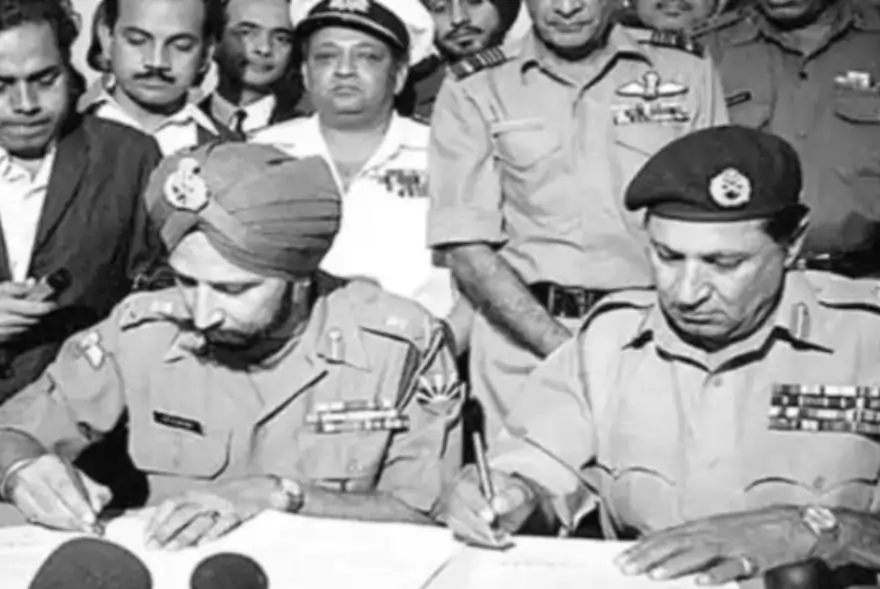সশস্ত্ৰ বাহিনীৰ বীৰত্বক প্ৰণাম… বিজয় দিৱসত ৰাষ্ট্ৰপতি, প্ৰধানমন্ত্ৰী মোদীৰ লগতে কৃতজ্ঞ ৰাষ্ট্ৰই জনালে শ্ৰদ্ধাঞ্জলি