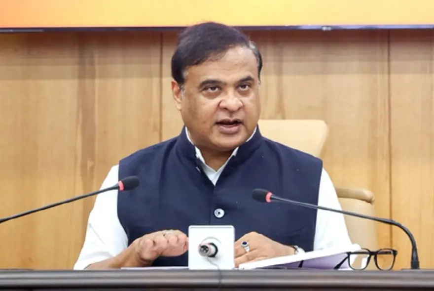 ‘সোনকালে বিয়া পাতক আৰু সন্তান জন্ম দিয়ক’; মুখ্যমন্ত্ৰীৰ ডাঙৰ মন্তব্য