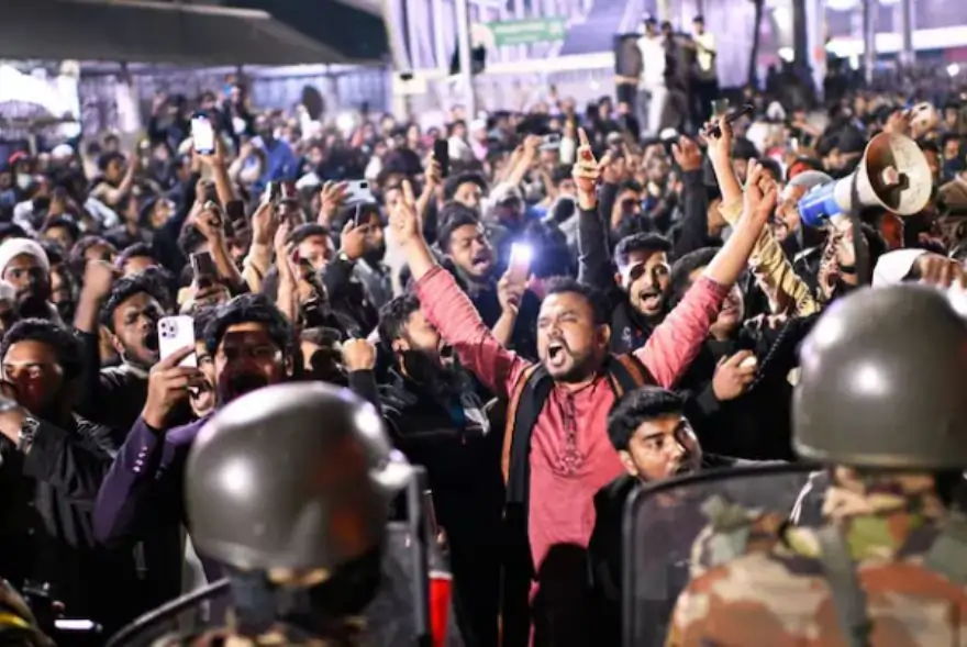নিৰ্বাচনৰ পূৰ্বে বাংলাদেশত উত্তেজনা; কূটনৈতিক বিষয়াৰ পৰিয়ালক লৈ ভাৰতে ল’লে ডাঙৰ সিদ্ধান্ত