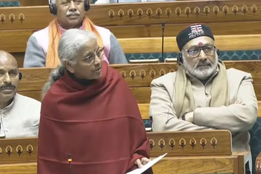 সদনত দাখিল অৰ্থনৈতিক সমীক্ষা : ২৭ বিত্তীয় বৰ্ষত ৭.২ শতাংশ বিকাশৰ হাৰৰ পূৰ্বানুমান, এইআইৰ ওপৰত গুৰুত্ব