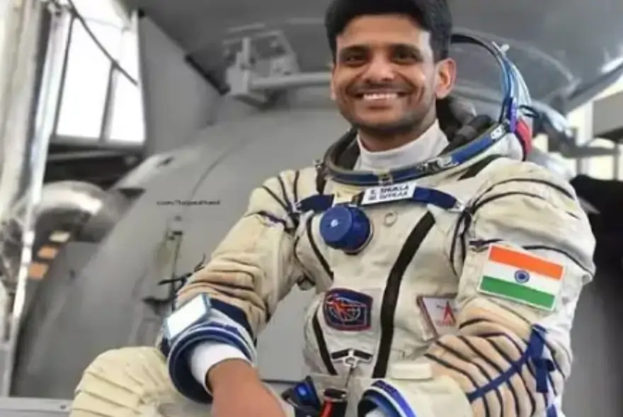 মহাকাশ অভিযানৰ সাফল্যৰ পিছত অশোক চক্ৰৰে সন্মানিত শুভাংশু শুক্লা