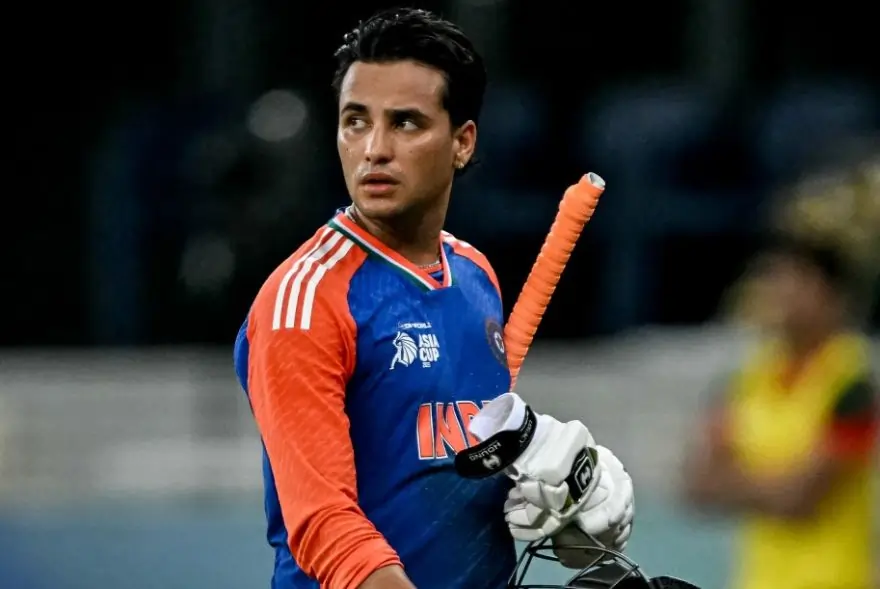টীম ইণ্ডিয়াত মোক্ষম আঘাত;চিকিৎসালয়ত ভৰ্তি অ’পেনাৰ অভিষেক শৰ্মা