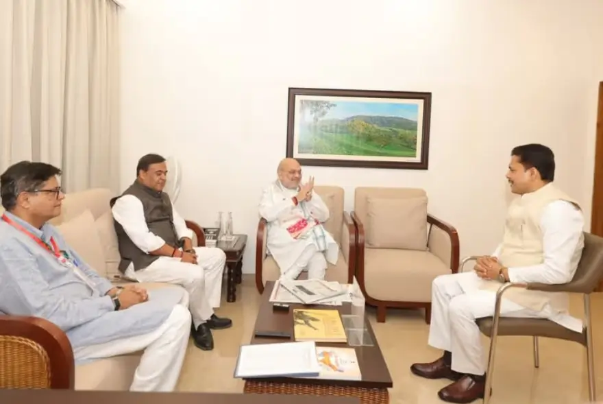 কাইলৈ মুখ্যমন্ত্ৰীৰ উপস্থিতিত গেৰুৱা বসন পিন্ধিব ভূপেন বৰাই
