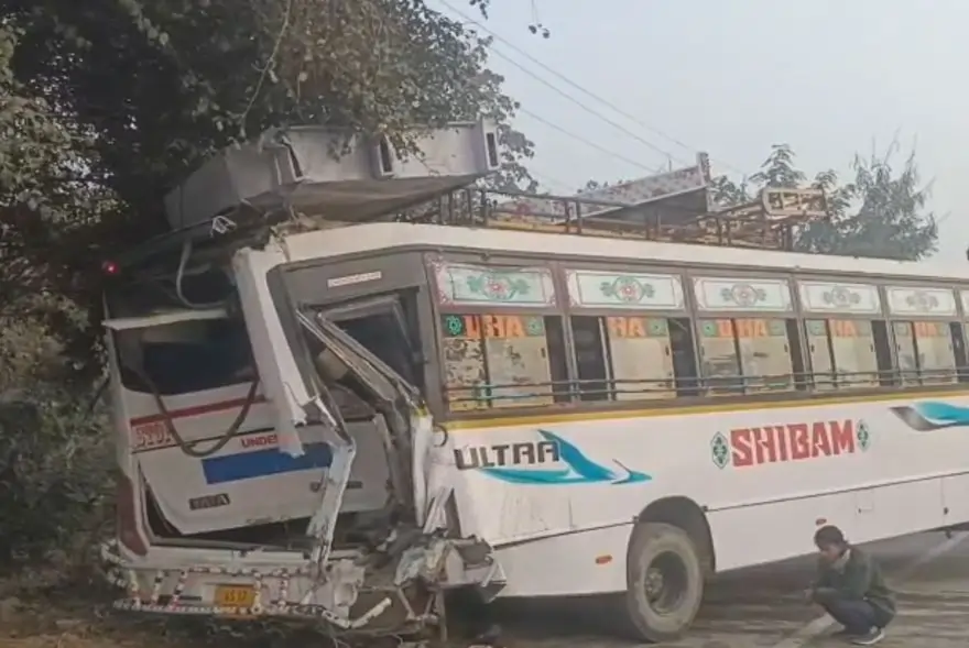 ভাতৃৰ বিবাহেই কাল হ’ল ককায়েকৰ; দুৰ্ঘটনাত পতিত বিবাহযাত্ৰীৰ বাহন