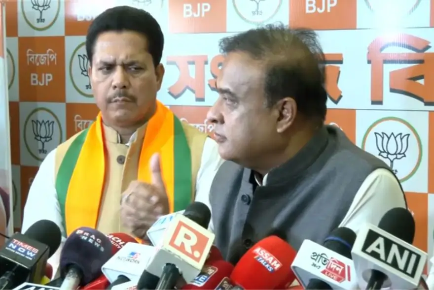 নতুন ৰাজনৈতিক জীৱনৰ বহুত বহুত শুভেচ্ছাঃ ভূপেন বৰাক বিজেপিলে আদৰণি জনালে মুখ্যমন্ত্ৰী হিমন্ত বিশ্ব শৰ্মাই