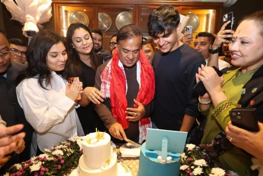 ৫৭ বছৰত ভৰি দিলে মুখ্যমন্ত্ৰী ড০ হিমন্ত বিশ্ব শৰ্মাই; জন্মদিনত কি ললে পণ?