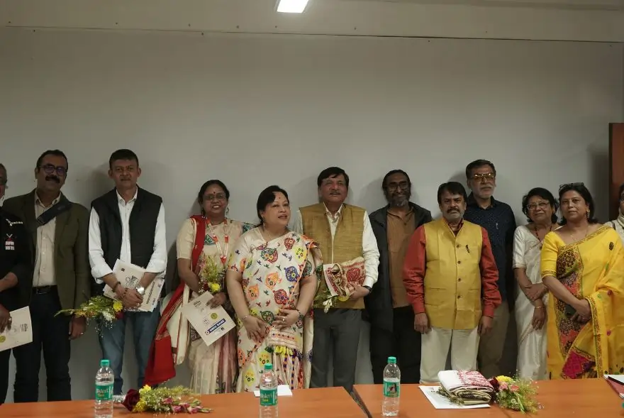 ড° ভূপেন হাজৰিকা, নৱকান্ত বৰুৱাৰ কৰ্মৰাজিক লৈ শান্তিনিকেতনত 'মনকবিতা'