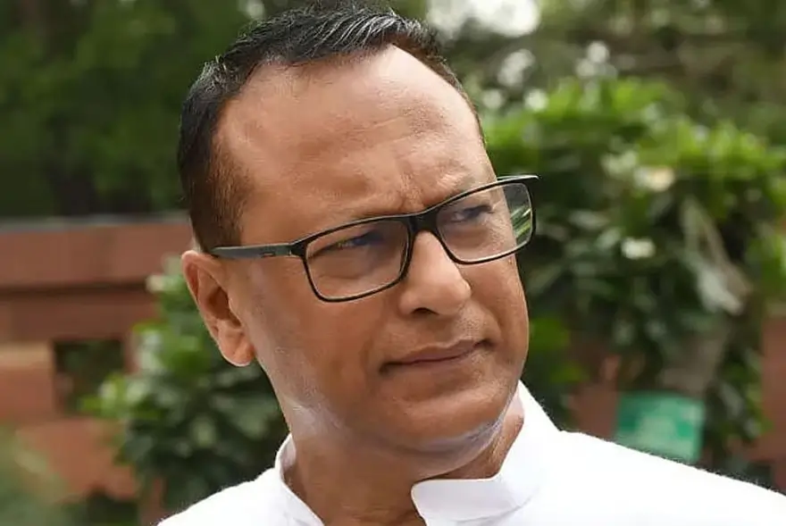 হাত এৰি পদুমলৈ যাত্ৰা; আজিয়েই গেৰুৱা বসন পিন্ধিব প্ৰদ্যুৎ বৰদলৈয়ে
