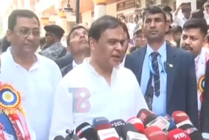এতিয়াৰে পৰা জাতীয় সাজ-পাৰ পিন্ধিহে সোমাব পাৰিব বটদ্ৰৱা থানত, নিষিদ্ধ হ’ল লংপেণ্ট-ছাৰ্ট