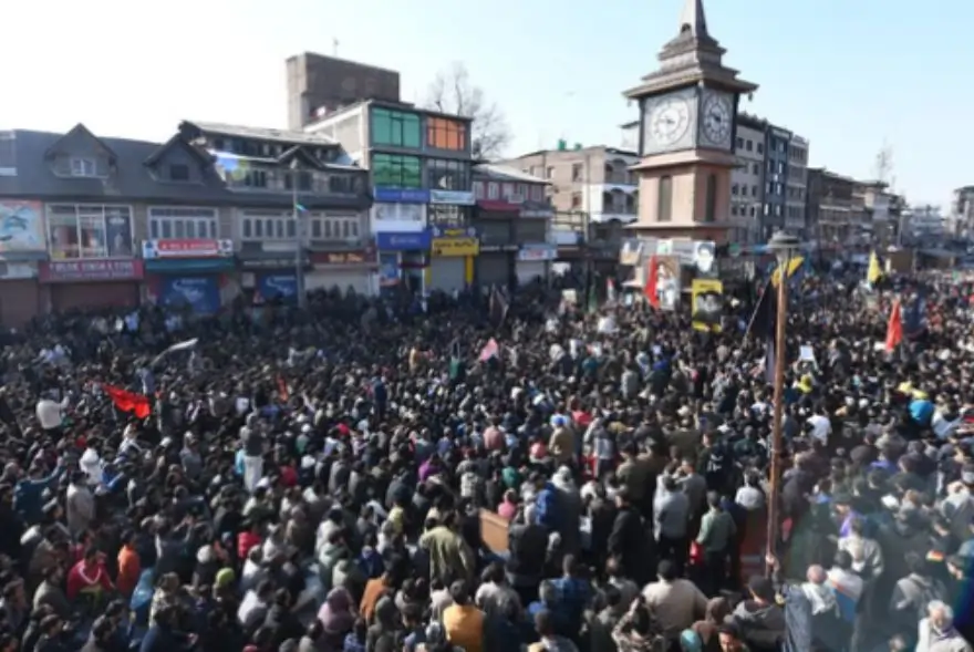 মধ্যপ্ৰাচ্যৰ উত্তেজনাক লৈ কাশ্মীৰত প্ৰতিবাদ, ৰাজপথলৈ ওলাই আহিল ছিয়া মুছলমান