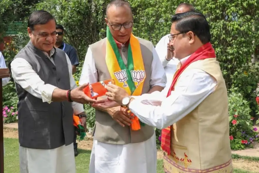 আত্মসন্মান থকা কোনো লোক কংগ্ৰেছত থাকিব নোৱাৰে : মুখ্যমন্ত্ৰী