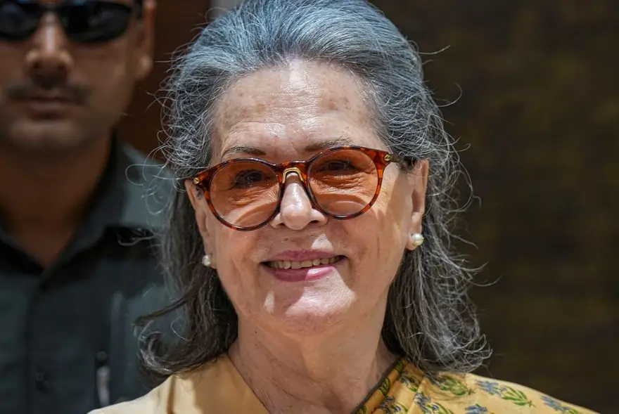 ছোনীয়া গান্ধীৰ স্বাস্থ্যক লৈ চিকিৎসকৰ ডাঙৰ খবৰ; ৰাহুল গান্ধীয়ে বাতিল কৰিলে প্ৰচাৰৰ কাৰ্যসূচী