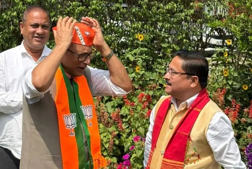‘বিজেপিত আত্মসন্মান আৰু মুৰ তুলি থাকিব পাৰিম’; গেৰুৱা বসন পিন্ধি প্ৰথম প্ৰতিক্ৰিয়া প্ৰদ্যুৎ বৰদলৈৰ