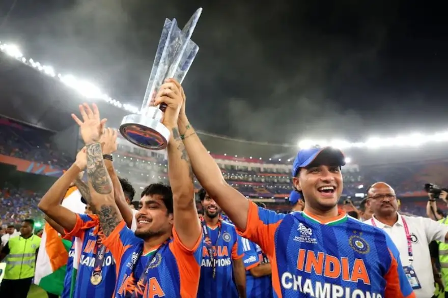 হাতত বিশ্বকাপৰ ট্ৰফী; জয় শ্বাহসহ খোজকাঢ়ি হনুমান মন্দিৰ পালেগৈ টীম ইণ্ডিয়া...