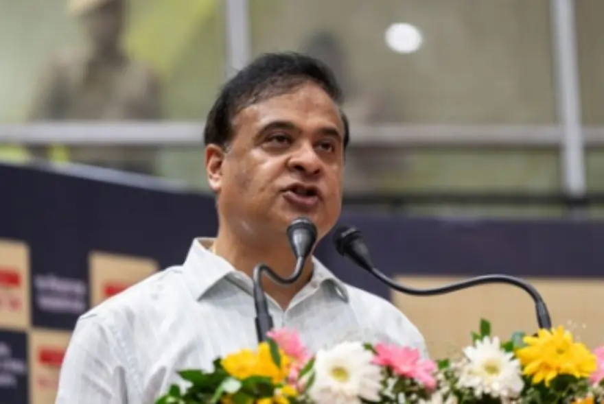 কংগ্ৰেছে অনা পাছপৰ্ট সম্পৰ্কীয় অভিযোগ নস্যাৎ মুখ্যমন্ত্ৰীৰ, পৱন খেৰাৰ বিৰুদ্ধে আইনী ব্যৱস্থা গ্ৰহণৰ প্ৰস্তুতি