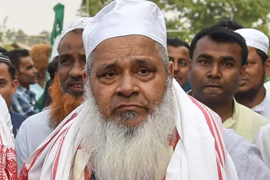 “তিনি গগৈ হাৰিবই...মই এতিয়াও অফাৰ দিছো”; ভোটদানৰ পিছতেই বদৰুদ্দিন আজমলৰ ডাঙৰ মন্তব্য