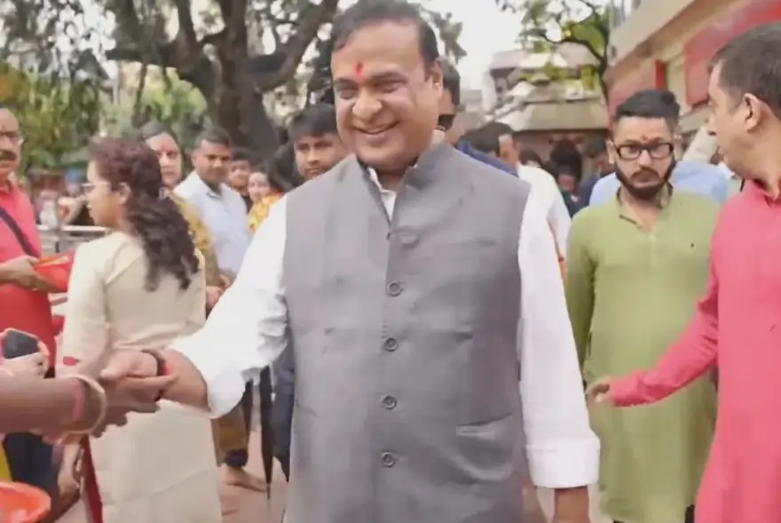 ভোটদানৰ পূৰ্বে কামাখ্যা ধামত পত্নী-পুত্ৰ-কন্যাসহ মুখ্যমন্ত্ৰী ড০ হিমন্ত বিশ্ব শৰ্মা