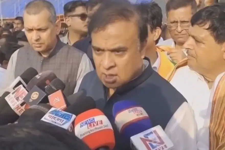 অখিল গগৈক বিধানসভাৰ আটাইতকৈ ডাঙৰ কাৰ্টুনঃ মুখ্যমন্ত্ৰীৰ কটাক্ষ