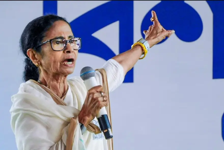 ‘বিজেপি আৰু নিৰ্বাচনী আয়োগে জুইৰ সৈতে খেলি আছে’; খঙত অগ্নিশৰ্মা মমতা বেনাৰ্জী