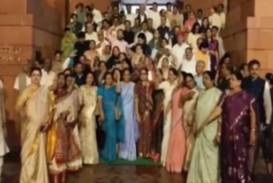 লোকসভাত গৃহীত নহ’ল সংবিধান সংশোধনী বিধেয়ক, বিৰোধীৰ বিৰুদ্ধে এন ডি এৰ তীব্ৰ প্ৰতিবাদ