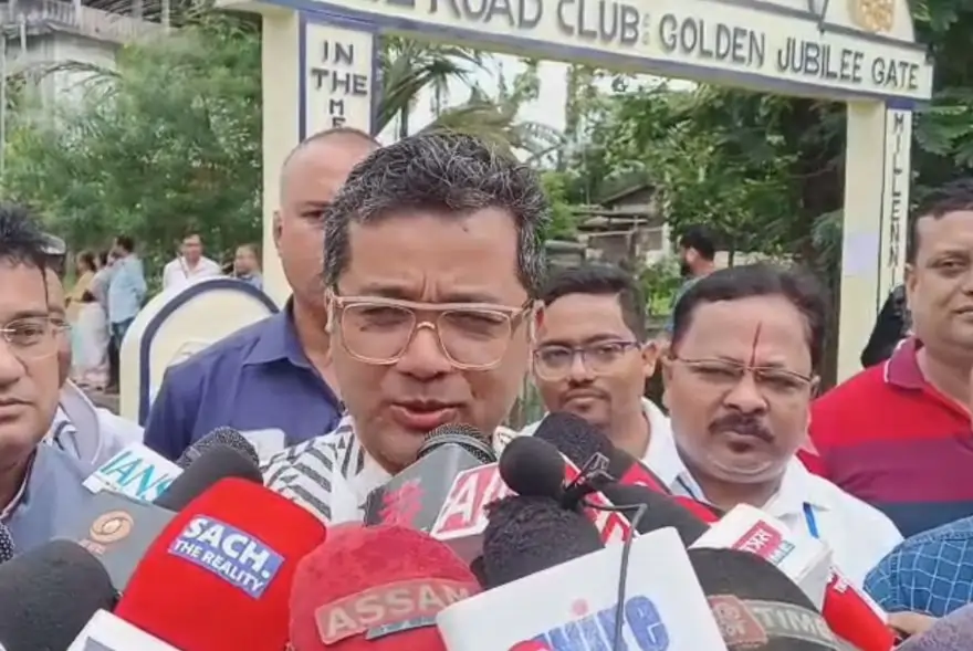 যোৰহাটৰ স্থায়ী বাসিন্দা হৈ প্ৰথমবাৰৰ বাবে ভোটদান কেন্দ্ৰীয় ৰাজ্যিক মন্ত্ৰী পবিত্ৰ মাৰ্ঘেৰিটাৰ