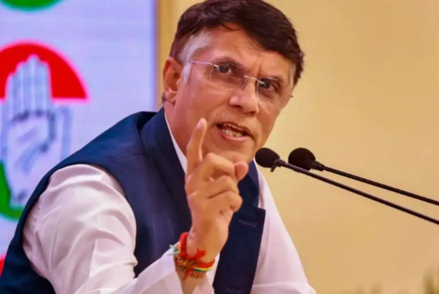 গ্ৰেপ্তাৰৰ আশংকাত দিল্লীৰ পৰা পলায়ন কংগ্ৰেছ নেতা পৱন খেড়াৰ